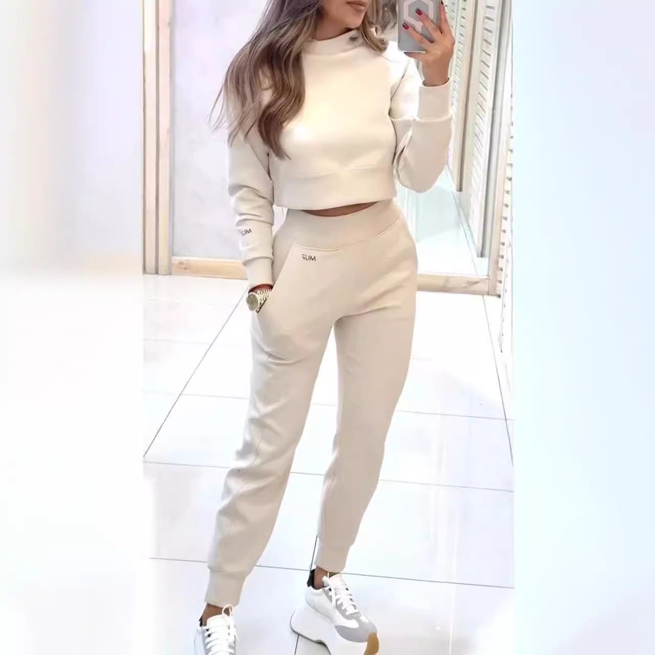 Ensemble Sport Chic à Col Montant et Pantalon Ajusté