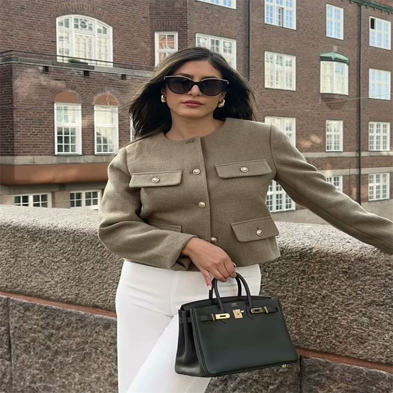 Manteau Court à Détails Boutons Élégants