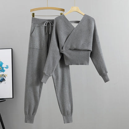 Tailleur Court Tricoté à Col V et Épaules Dégagées