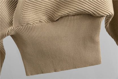 Tailleur Court Tricoté à Col V et Épaules Dégagées