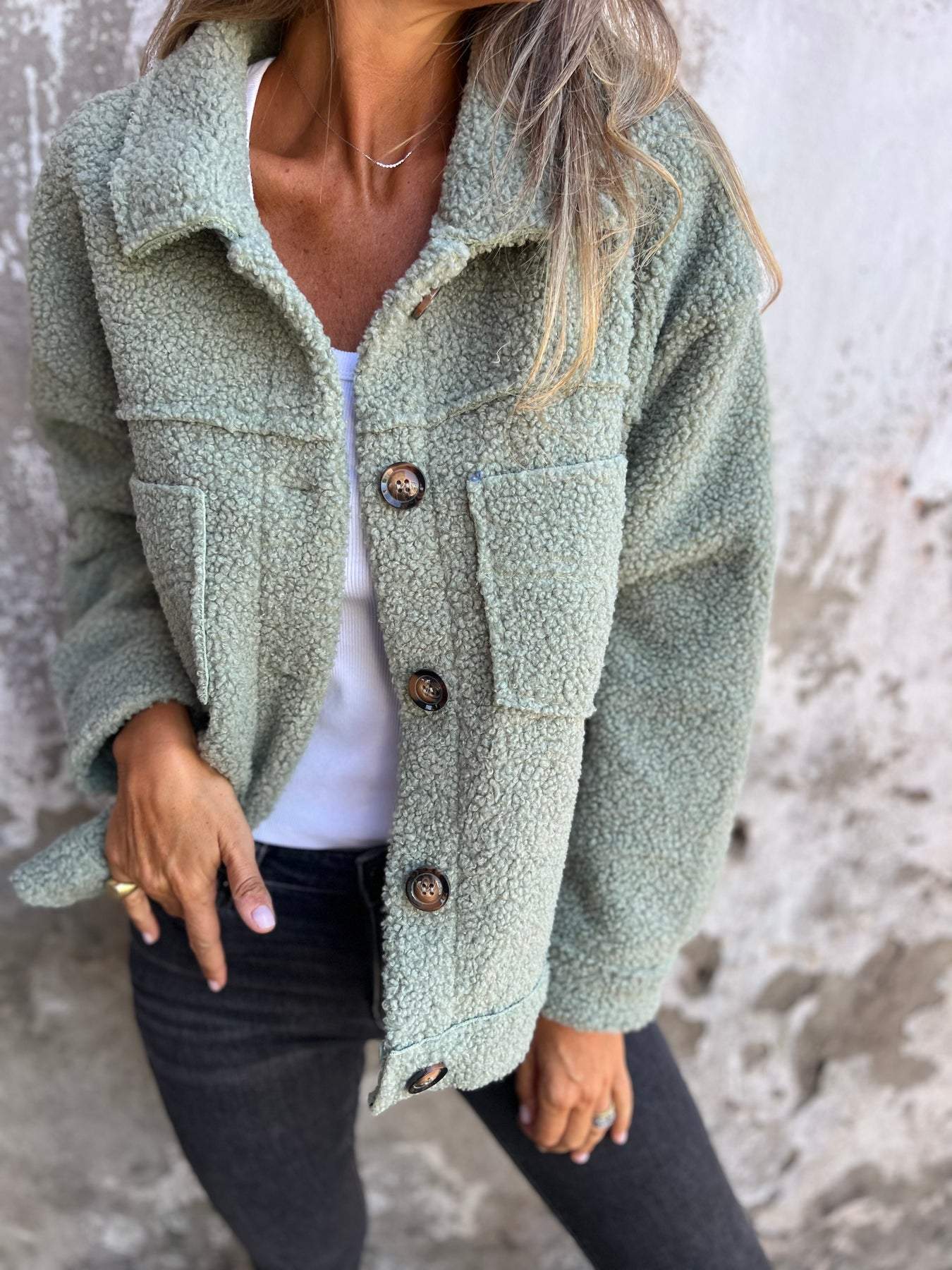 Manteau femme en laine d'agneau à col revers