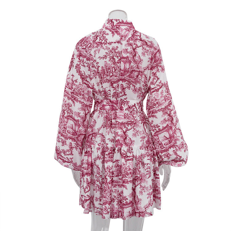 Robe Courte Élégante – Raffinement Artistique