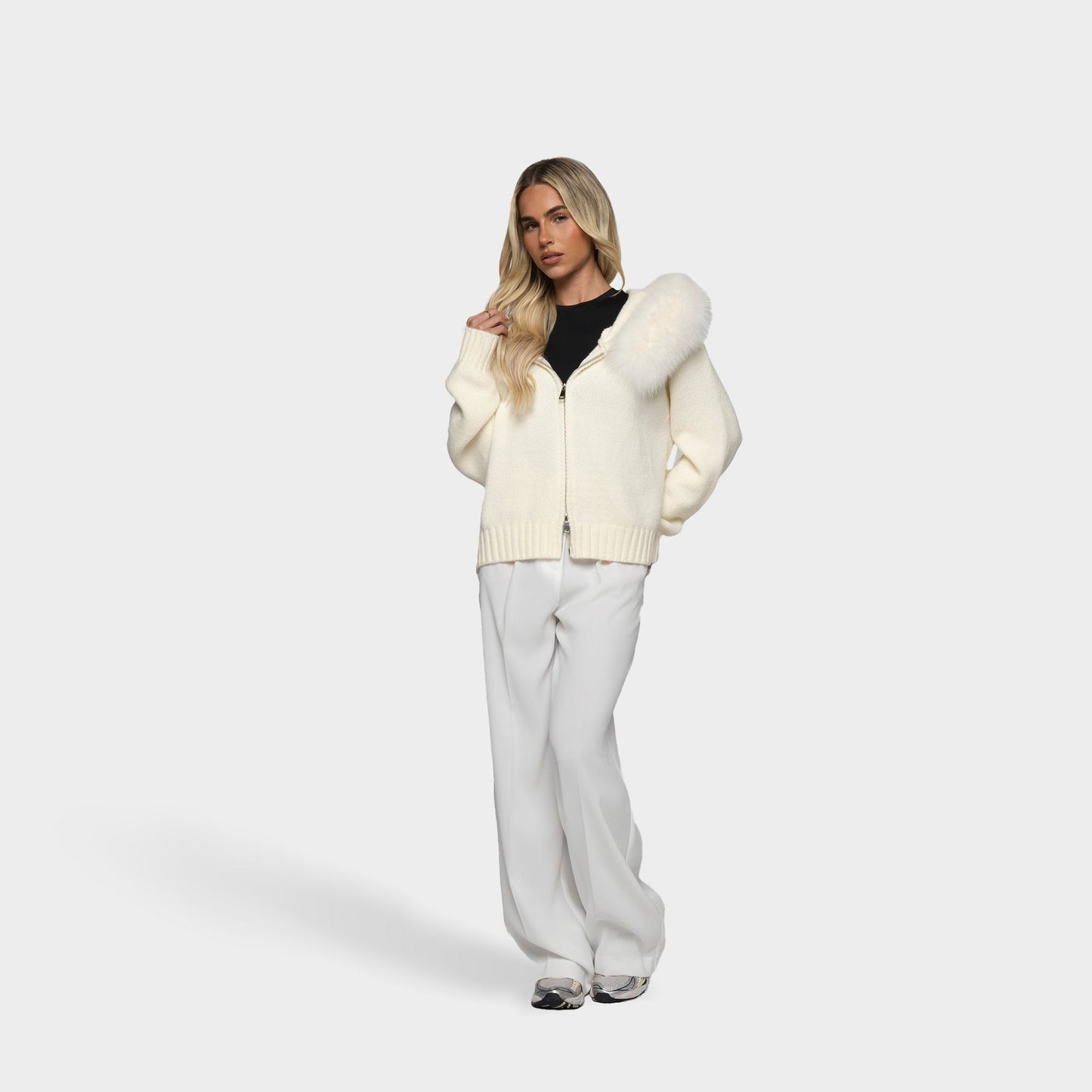 Cardigan Élégant à Capuche et Col Fourrure