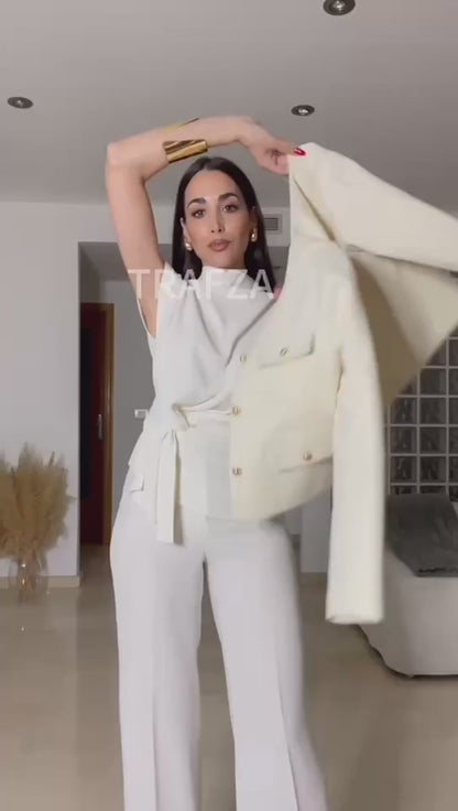 Manteau Court à Détails Boutons Élégants